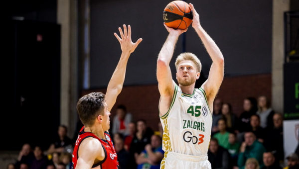 Žiniasklaida: „Žalgiris“ ir toliau mokės dalį atlyginimo B. Manekui